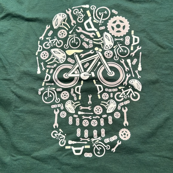 🚴 youth L Tshirt NWOT - Picture 2 of 4